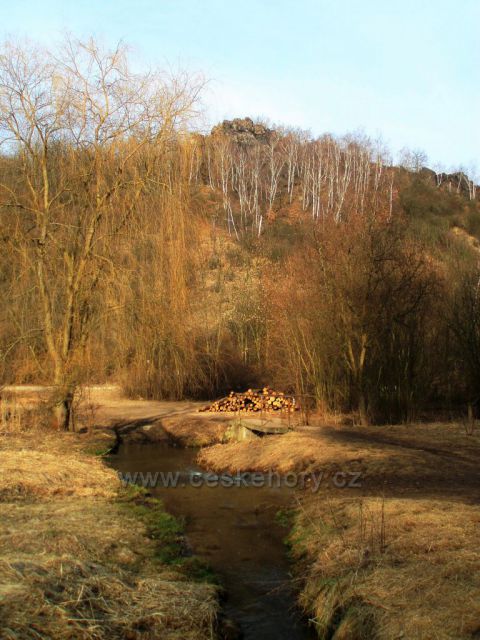 Na obzoru Alšova vyhlídka
(předjaří v Tichém údolí)