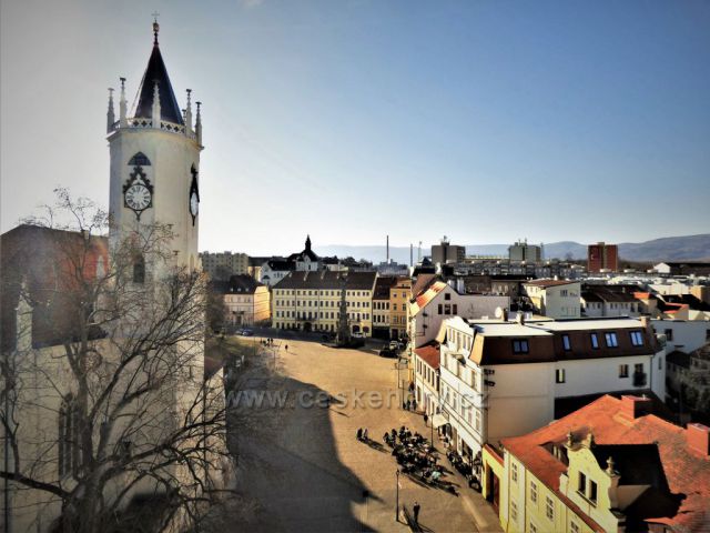 Shlížení na Zámecké náměstí
(Teplice v Čechách)