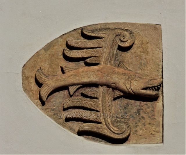 Prohlídka kostela svatého Petra a Pavla v Bílině - ozdobné venkovní prvky