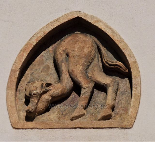 Prohlídka kostela svatého Petra a Pavla v Bílině - ozdobné venkovní prvky