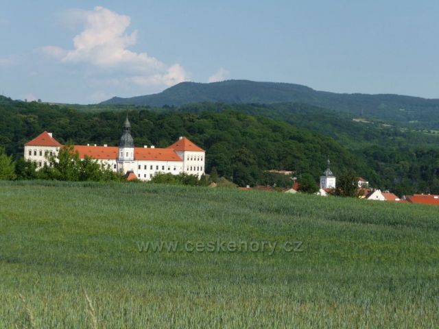 Jarní pole Na Větráku
(Bílina)