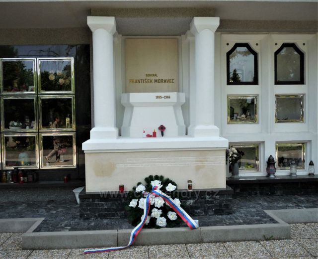 K poctě generála Františka Moravce
(hřbitov Čáslav)