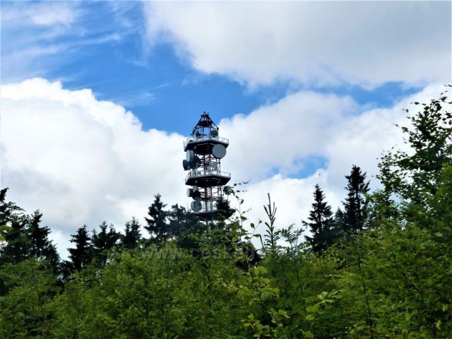 Telekomunikační věž na vrcholu Suchého vrchu