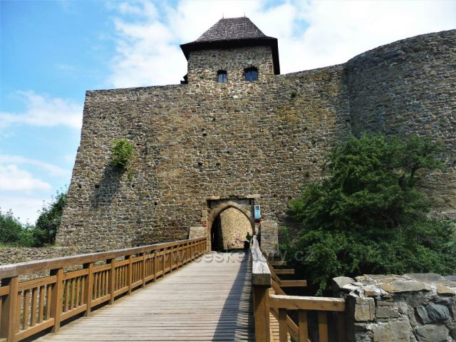 Ke hradu Helfštýnu