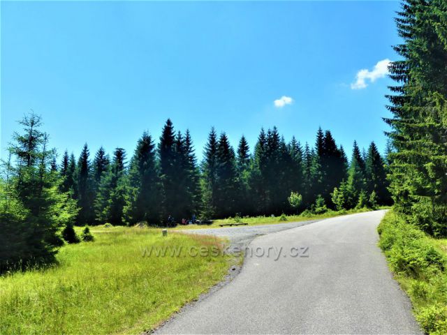 Rozcestí pod Zeleným vrchem.