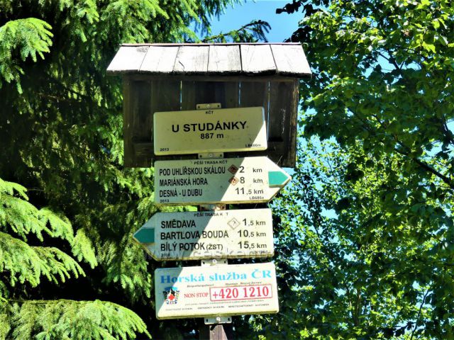 Turistický rozcestník U Studánky 887 m.n.m.