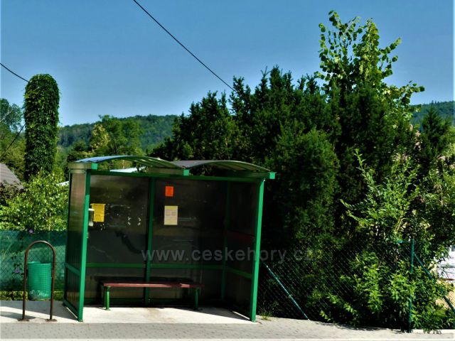 Bílý Potok - Autobusová zastávka U školy.
