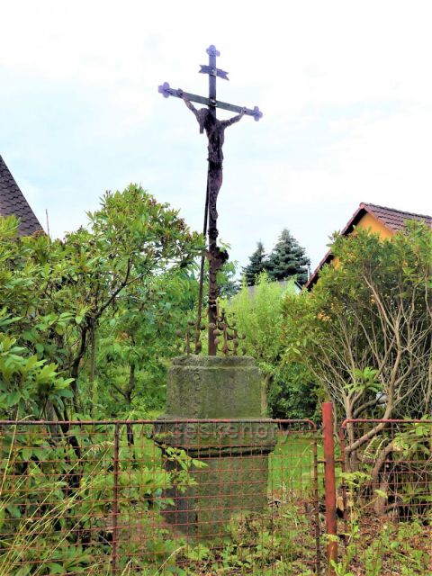 Bílý Potok - Železný kříž pod autobusovou zastávkou Poledník