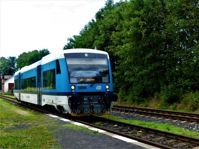 Bílý Potok - motorová jednotka v cílové stanici