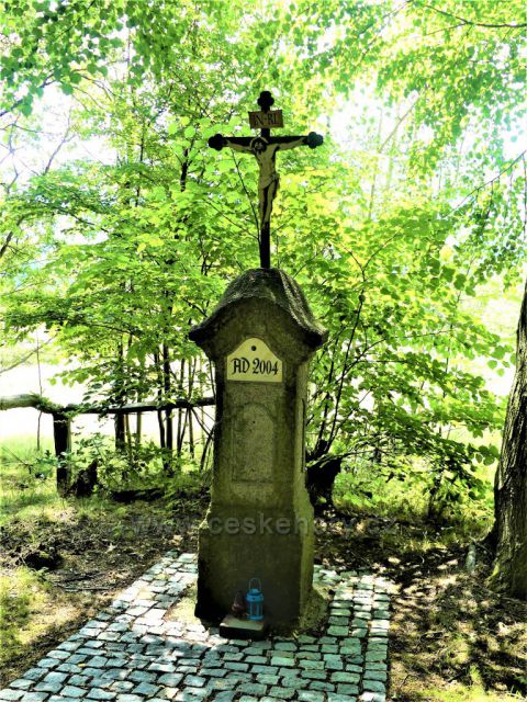Hejnice - Boží muka u rozcestí před hřbitovem