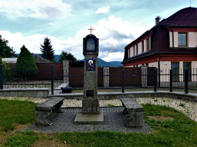 Hejnice - Mariánský pomník v Lázeňské ulici.