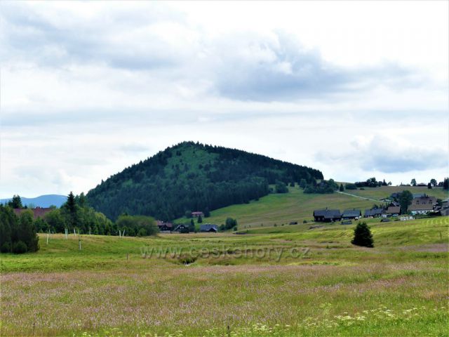 Jizerské hory - Jizerka, pohled z Lasičí cesty k Bukovci.