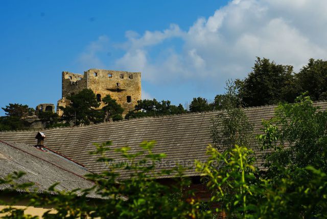 Pod hradem z obce Boseň