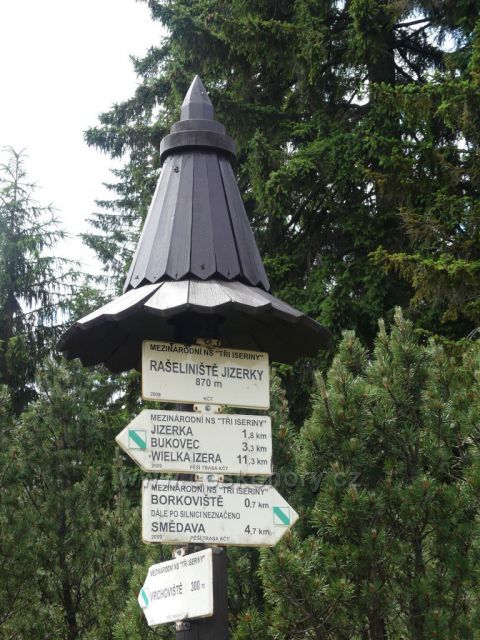Jizerské hory - Turistický rozcestník Rašeliniště Jizerky 870 m.n.m.