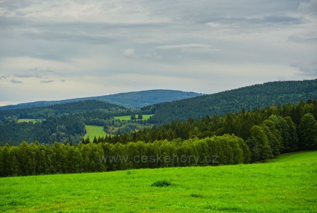Údolí Křemelné,od leva Sedelský vrch 925m,Hutská hora 1187m, Spálený vrch 1013m.n.m.