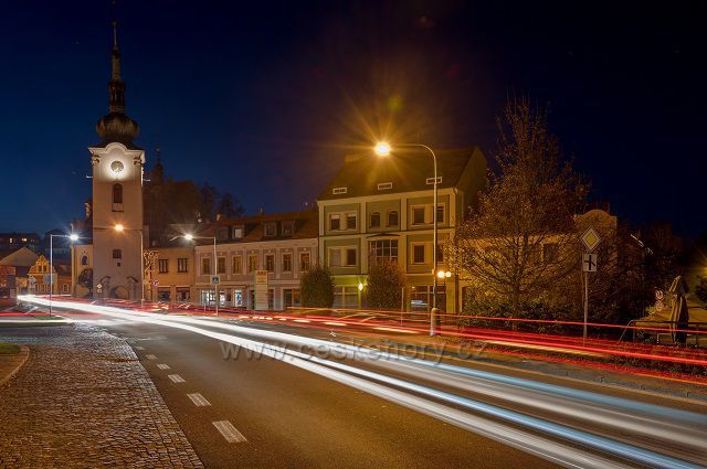 Noční Svatovítské náměstí v Pelhřimově