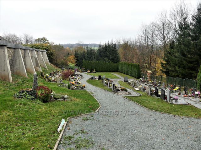Skuhrov nad Bělou. Nový hřbitov.