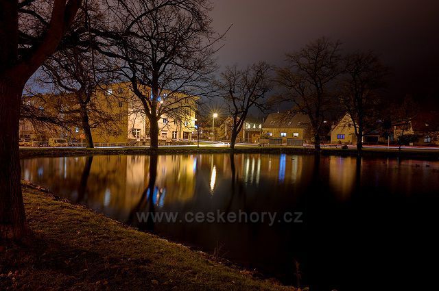 Podzimní večer u Strachovských rybníků v Pelhřimově
