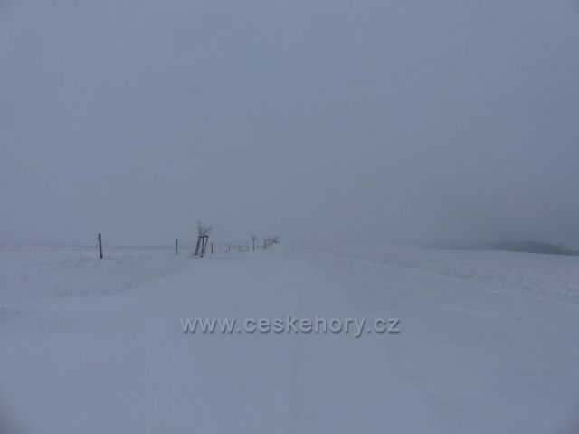 Cesta po hřebenu vrchu Polom