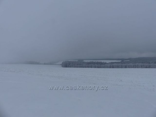 Pohled z hřebenu vrchu P\olom