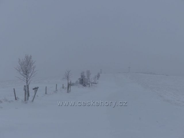 Cesta po hřebenu vrchu Polom