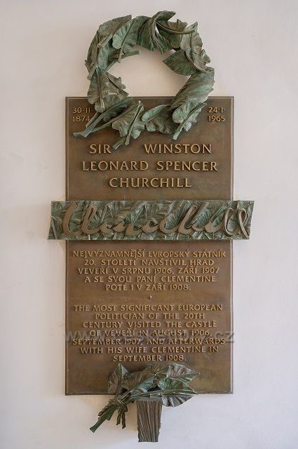 Pamětní deska Winstona Churchilla na hradě Veveří
