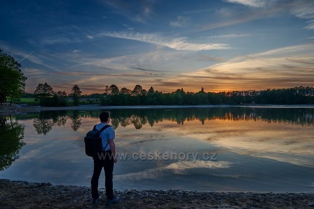 Západ slunce u rybníka Stráž v Pelhřimově