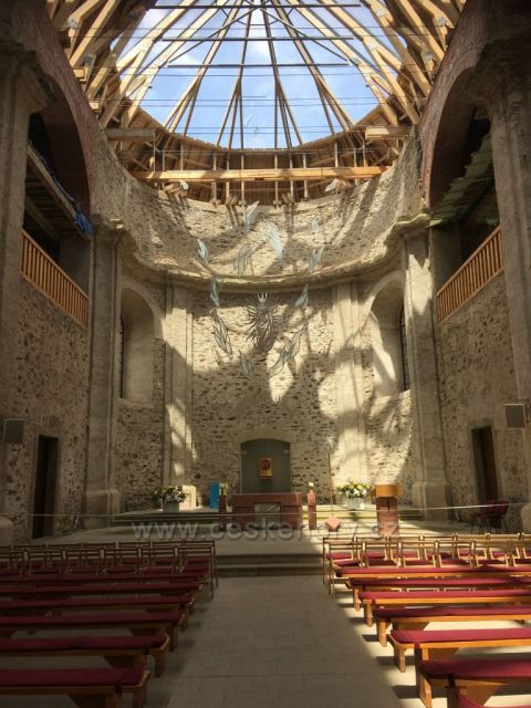 Interiér Kostela Nanebevzetí Panny Marie v Neratově