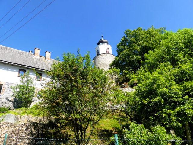 Žulová - pohled ke zřícenině hradu Frýdberk