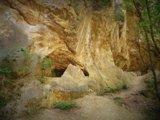 Jeskyně Na Turoldu u Mikulova
