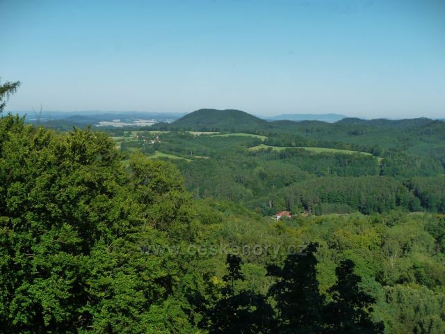 Výhled z hradu Houska