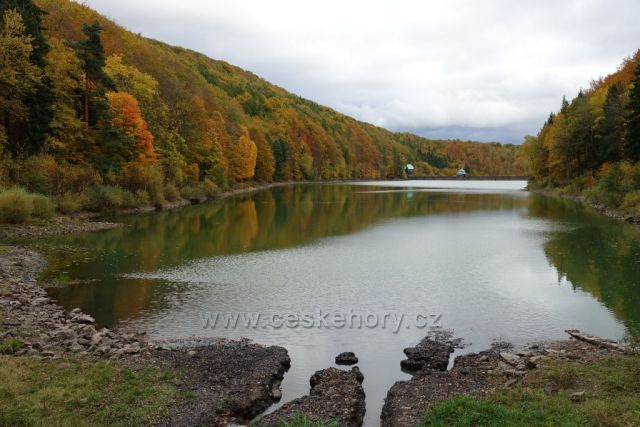 Barvy podzimu na Janovské přehradě