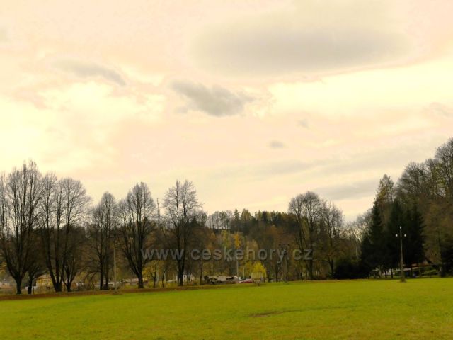 Žamberk - louka před Muzeem starých strojů