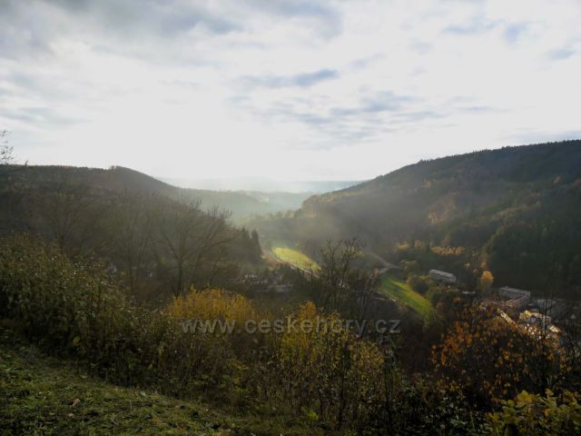 Lanšperk - pohled z hradu do údolí Tiché Orlice