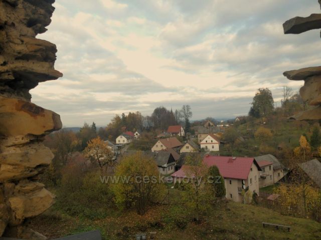 Lanšperk -pohled z hradního okna na horní část obce