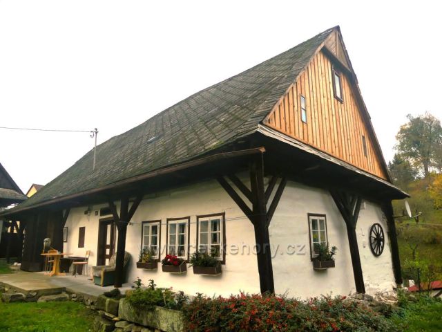 Lanšperk - chalupa pod hradem