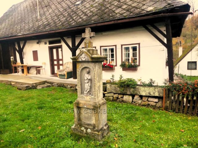 Lanšperk -pomník Panny Marie pod hradem