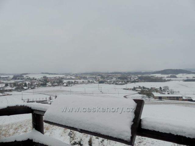 Dlouhoňovice - pohled z výhledny na Žamberk.