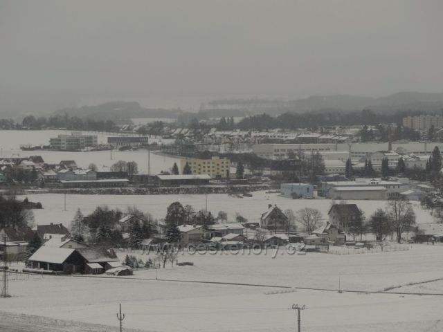 Dlouhoňovice - pohled z výhledny na část obce.