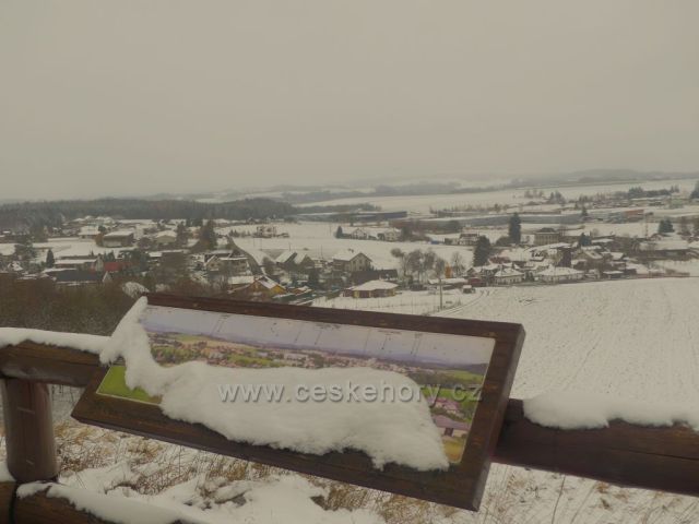 Dlouhoňovice - pohled z výhledny na obec.