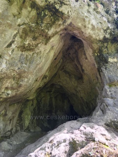 Jurova jeskyně