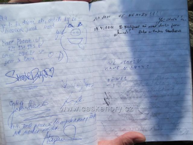 Vrcholová kniha na Kelčském Javorníku