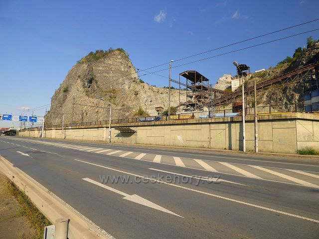 Mariánská skála z žabí perspektivy