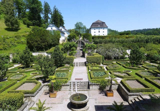 Nové Hrady
rokokový zámek