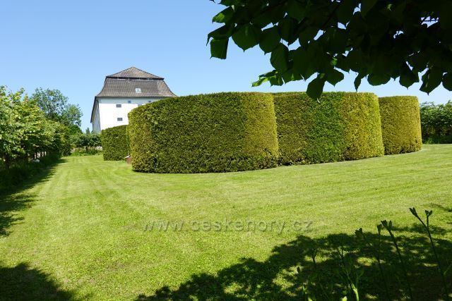 Zámecký park rokokového zámku Nové Hrady