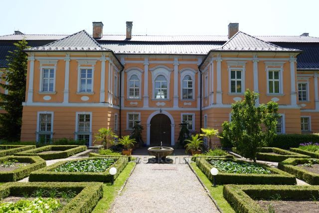 Zámecký park rokokového zámku Nové Hrady