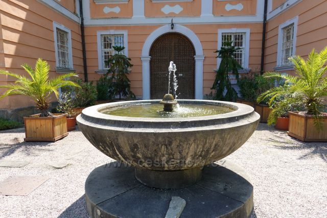 Zámecký park rokokového zámku Nové Hrady