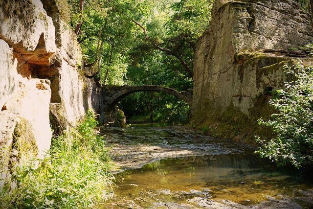 Kamenný most u Hrázkého rybníka