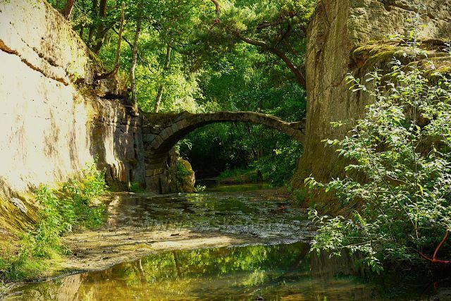 Kamenný most u Hrázkého rybníka