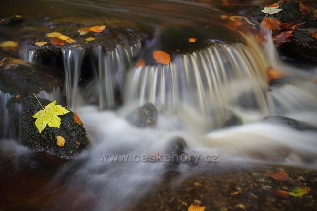Kaskády pod Medvědími vodopády